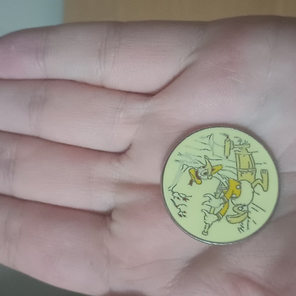 Old School Donald Duck pin
